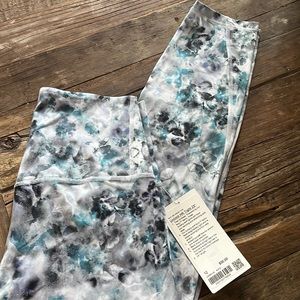 Lululemon Ultimate High Rise tight 25”